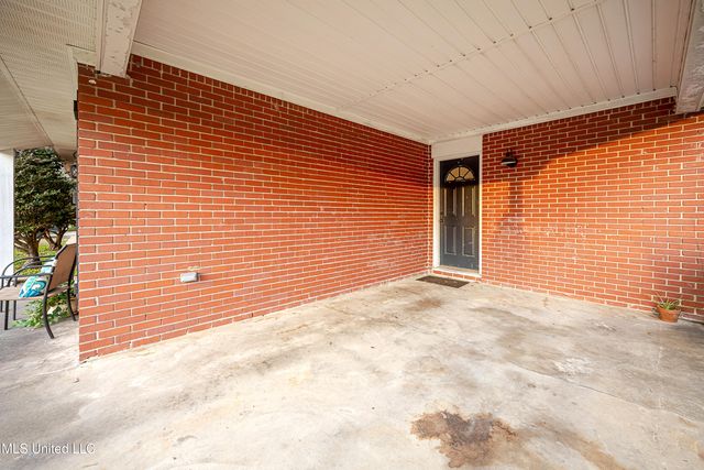 407 Holly Road, Ocean Springs, MS 39564