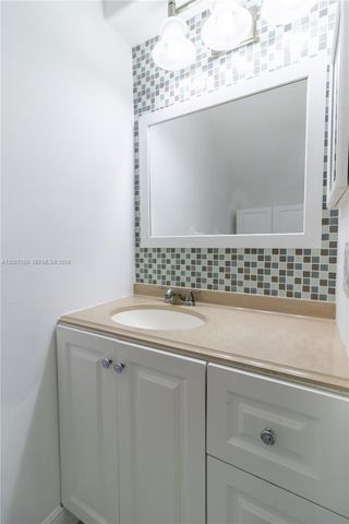 8360 NW 10th St 3C, Miami, FL 33126