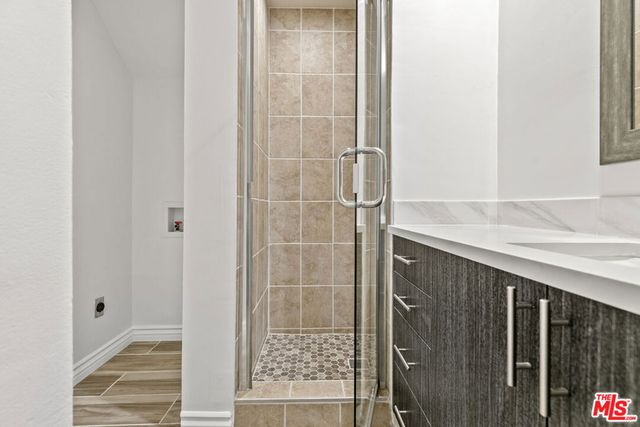 330 E Dryden Street 3, Glendale, CA 91207