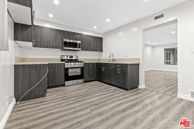 330 E Dryden Street 3, Glendale, CA 91207