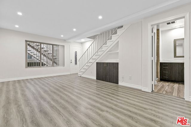 330 E Dryden Street 3, Glendale, CA 91207