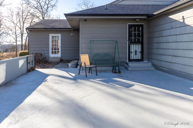 2502 County Road 6380, West Plains, MO 65775