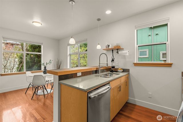 2815 24th Avenue S, Seattle, WA 98144