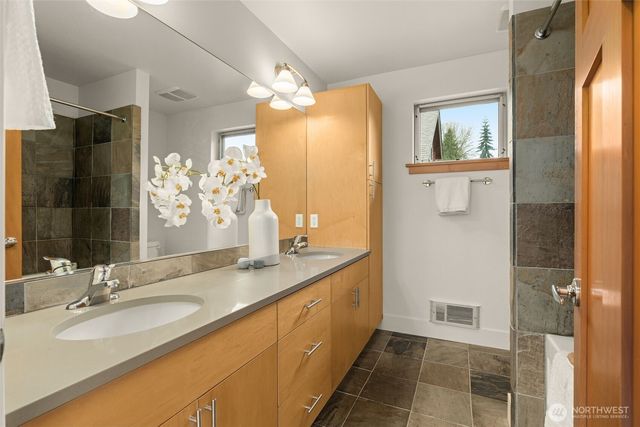 2815 24th Avenue S, Seattle, WA 98144