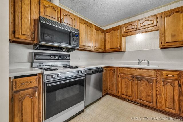 224 N 43rd Avenue, Tulsa, OK 74127