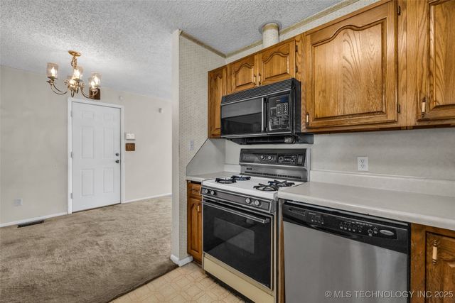 224 N 43rd Avenue, Tulsa, OK 74127