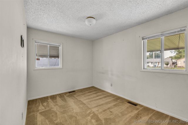 224 N 43rd Avenue, Tulsa, OK 74127