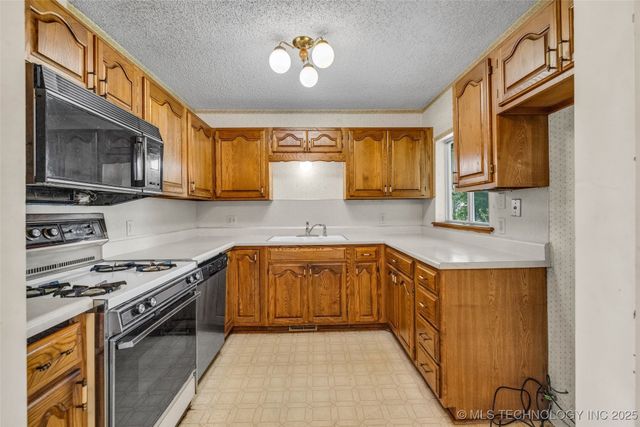 224 N 43rd Avenue, Tulsa, OK 74127