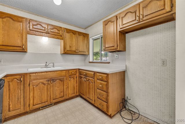 224 N 43rd Avenue, Tulsa, OK 74127