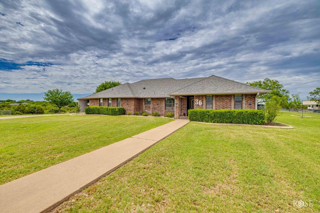 Image 2 of property listing at 36 Loch Lomond Road, San Angelo, TX 76901