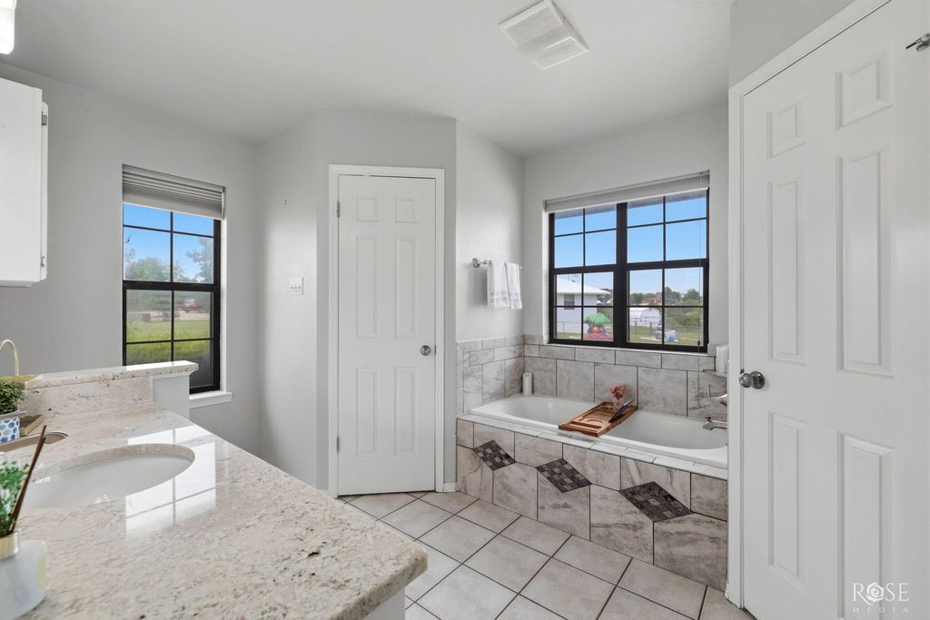 Image 21 of property listing at 36 Loch Lomond Road, San Angelo, TX 76901