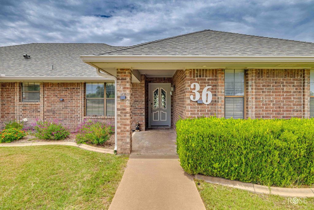 Image 4 of property listing at 36 Loch Lomond Road, San Angelo, TX 76901