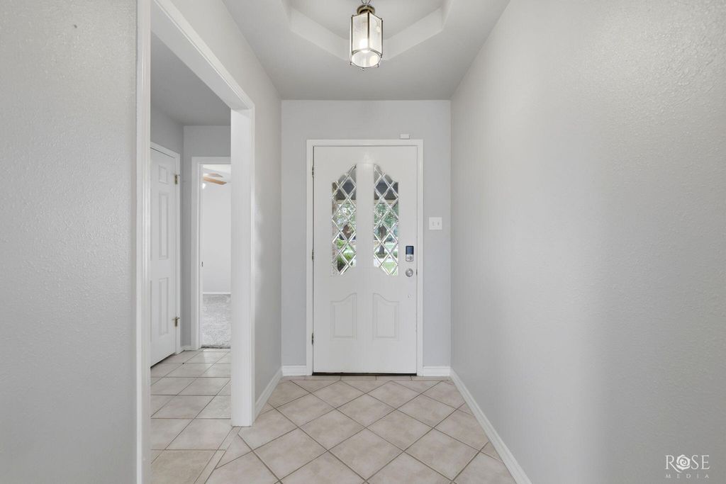 Image 5 of property listing at 36 Loch Lomond Road, San Angelo, TX 76901