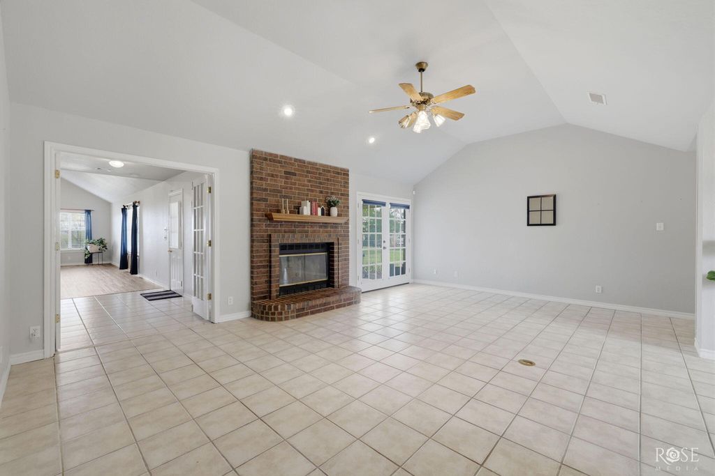 Image 8 of property listing at 36 Loch Lomond Road, San Angelo, TX 76901