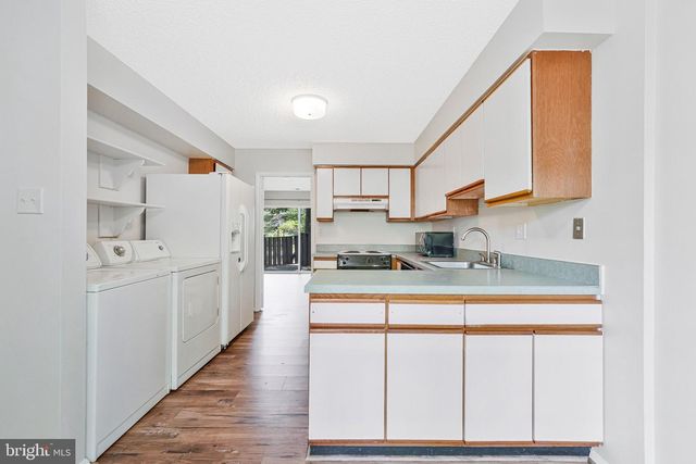 2202 SOUTHGATE SQ, Reston, VA 20191