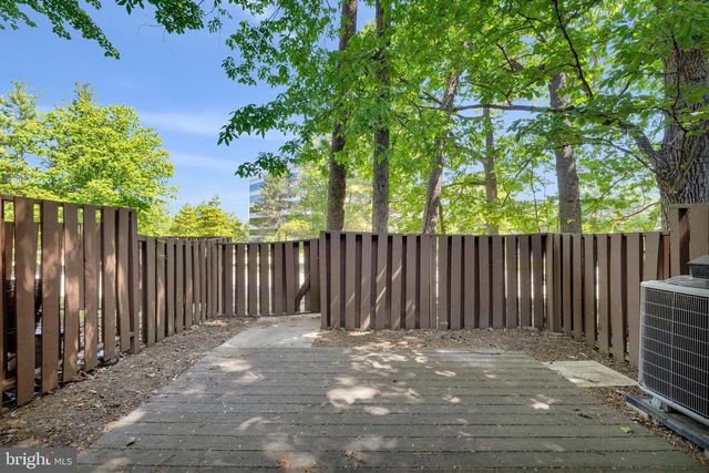 2202 SOUTHGATE SQ, Reston, VA 20191