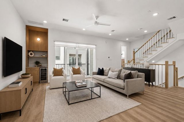 619 Skyland Terrace Way, Houston, TX 77009