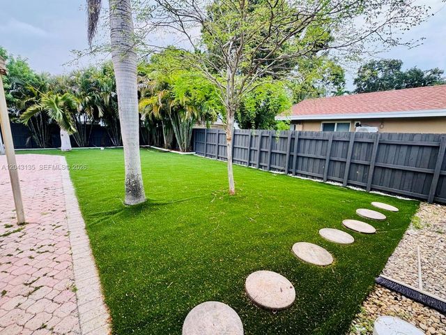 2271 SW 30th Ter, Fort Lauderdale, FL 33312