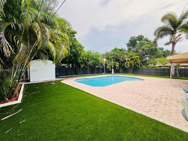 2271 SW 30th Ter, Fort Lauderdale, FL 33312