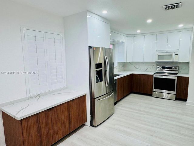 2271 SW 30th Ter, Fort Lauderdale, FL 33312