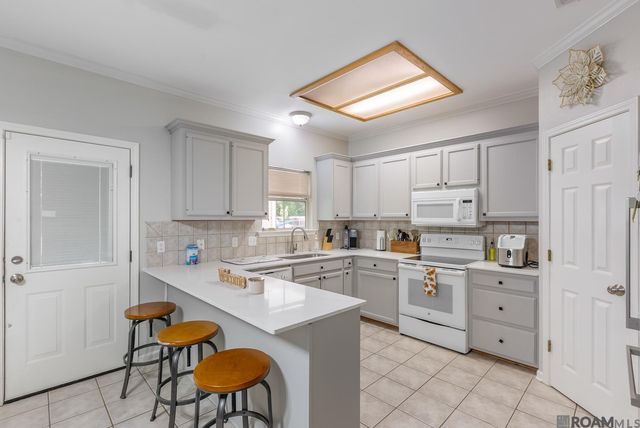 36059 Cheray Dr, Denham Springs, LA 70706