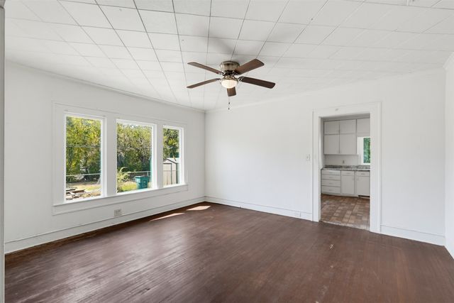 817 Marion Avenue, Fort Worth, TX 76104