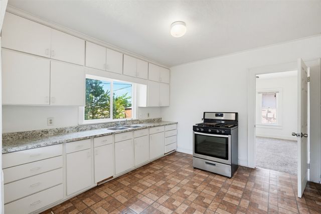 817 Marion Avenue, Fort Worth, TX 76104