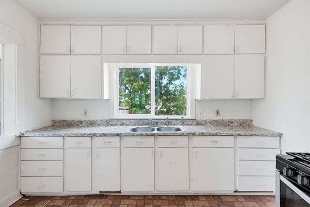817 Marion Avenue, Fort Worth, TX 76104