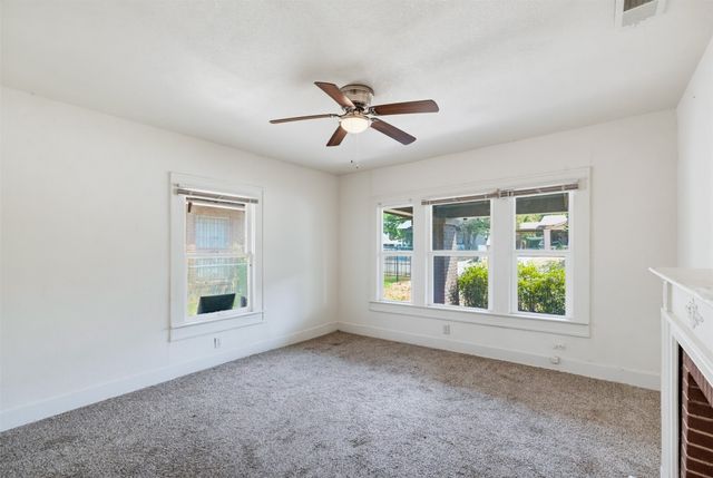 817 Marion Avenue, Fort Worth, TX 76104