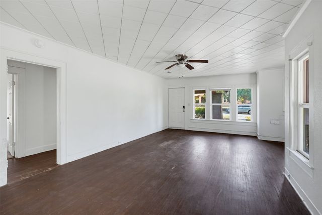 817 Marion Avenue, Fort Worth, TX 76104