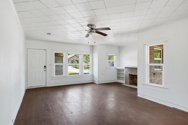 817 Marion Avenue, Fort Worth, TX 76104