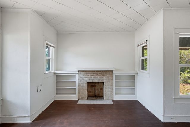 817 Marion Avenue, Fort Worth, TX 76104