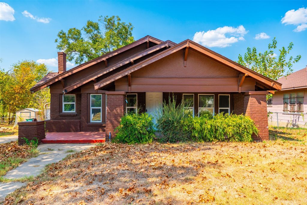 817 Marion Avenue, Fort Worth, TX 76104