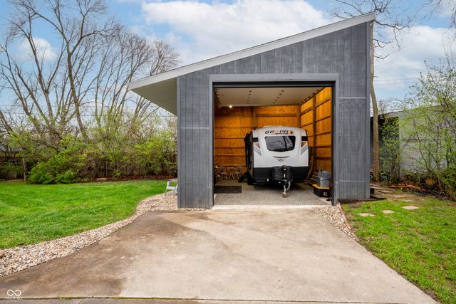 2706 W Petty Road, Muncie, IN 47304