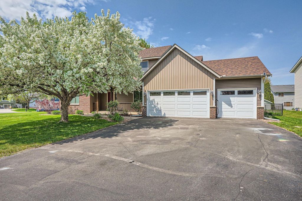2907 Asarum Court, Shakopee, MN 55379