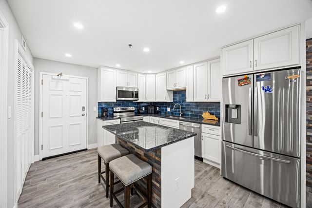 355 S Broadway 703, Lexington, KY 40508