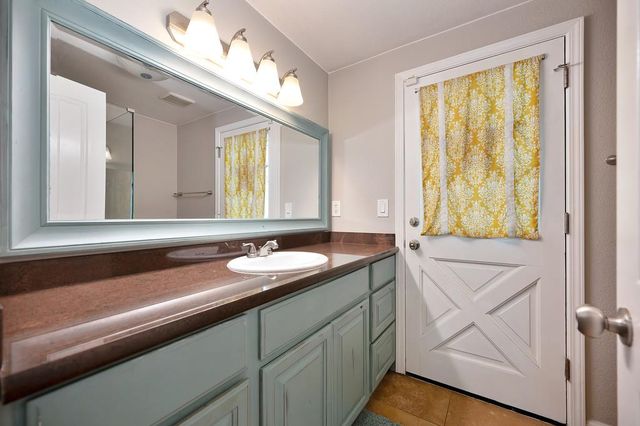 3966 Rawhide Rd, Rocklin, CA 95677