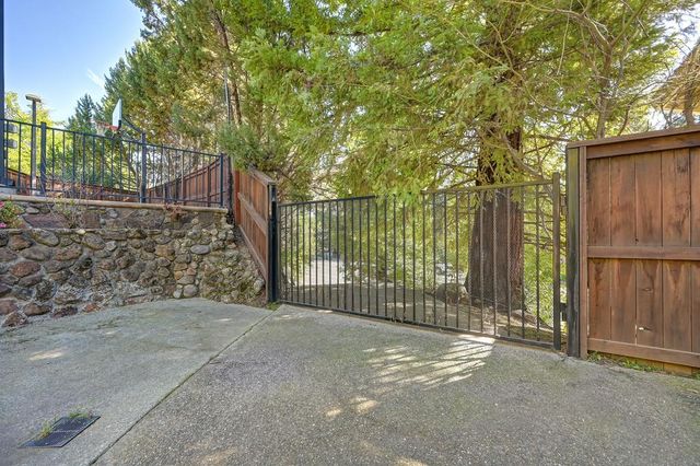 3966 Rawhide Rd, Rocklin, CA 95677