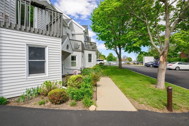 24 School St. A, Hull, MA 02045