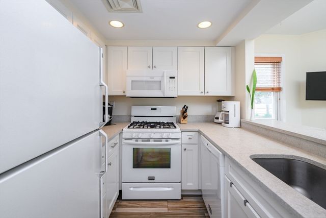 24 School St. A, Hull, MA 02045