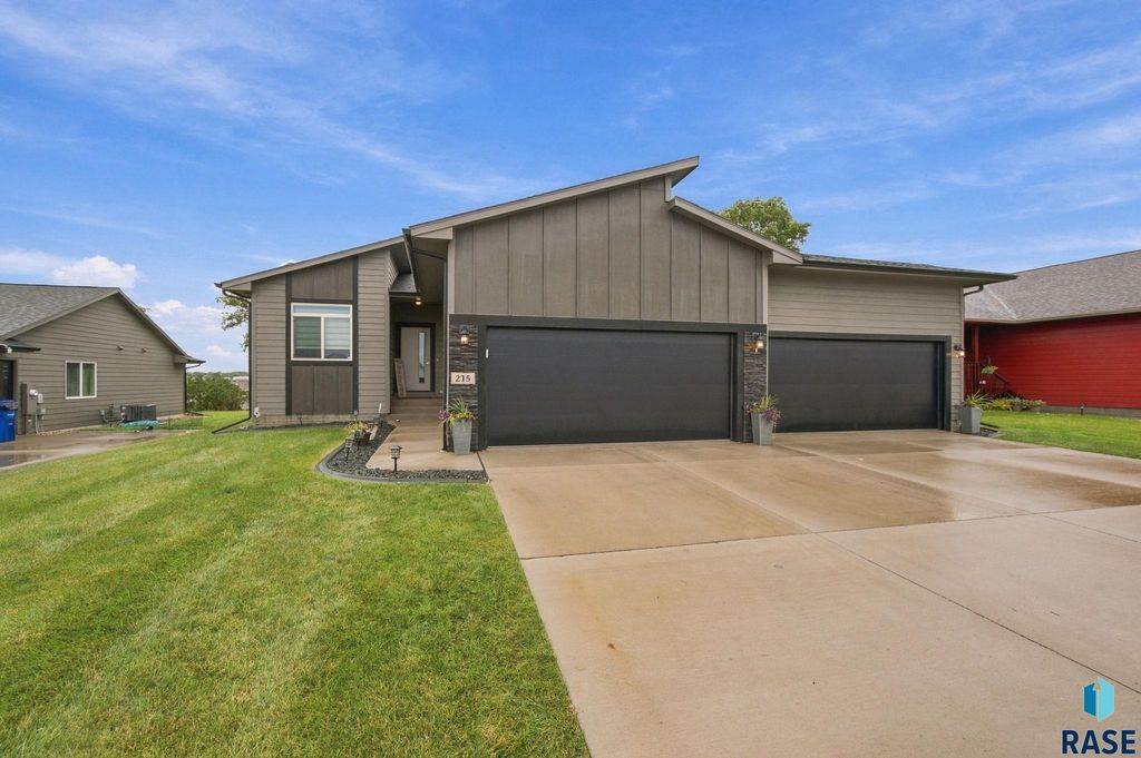 215 N Everest Ave Avenue, Tea, SD 57064