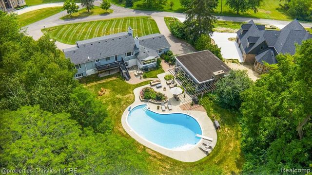 3060 Chickering Lane, Bloomfield Hills, MI 48302