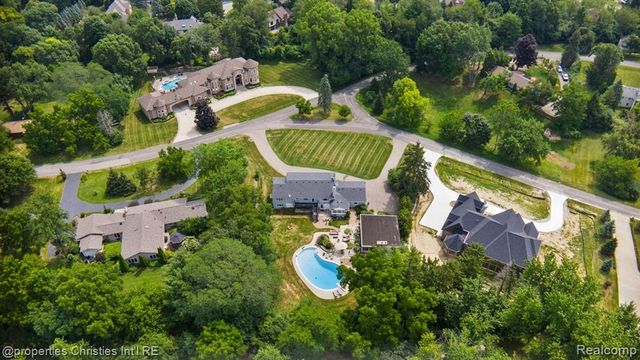 3060 Chickering Lane, Bloomfield Hills, MI 48302