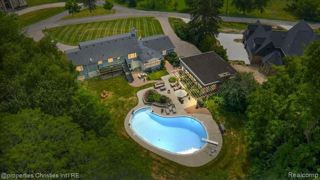 3060 Chickering Lane, Bloomfield Hills, MI 48302