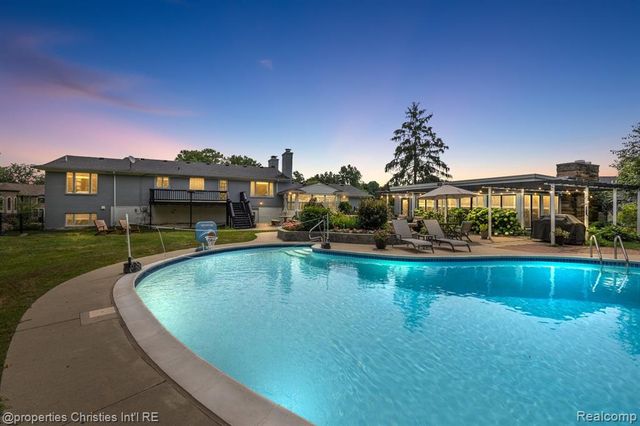 3060 Chickering Lane, Bloomfield Hills, MI 48302