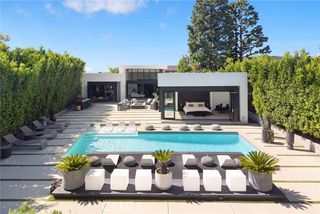 7139 Macapa, Los Angeles, CA 90068