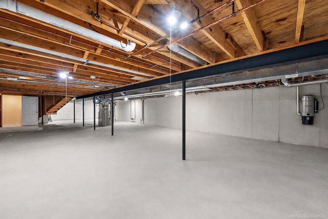 16921 Coral Drive, Macomb Twp, MI 48042