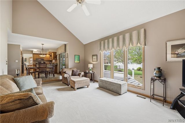 32 White Tail Run, Grand Island, NY 14072