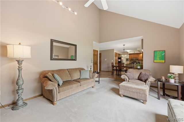 32 White Tail Run, Grand Island, NY 14072