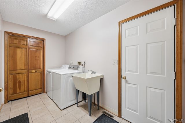 32 White Tail Run, Grand Island, NY 14072